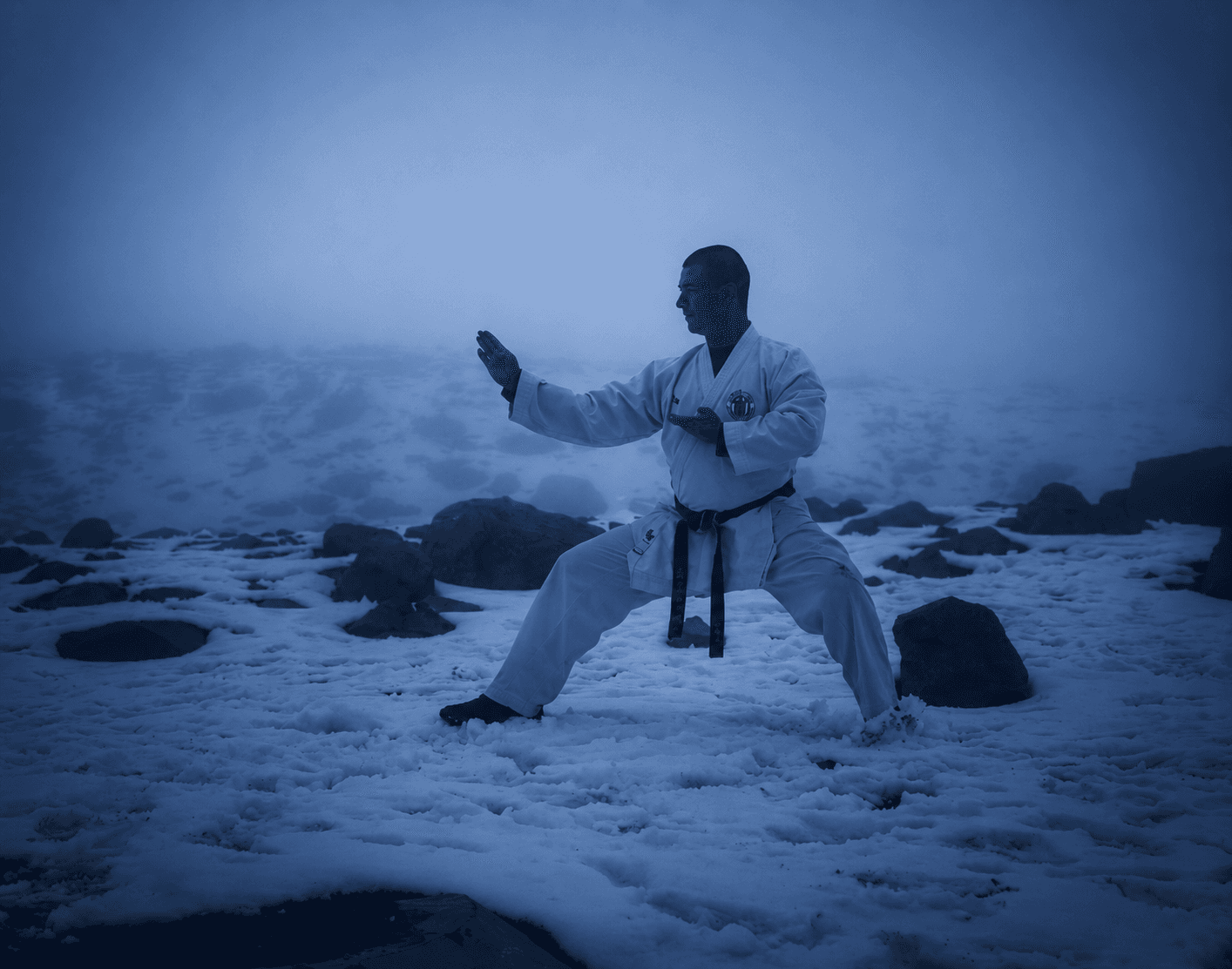 Sensei Jonathan practicando karate